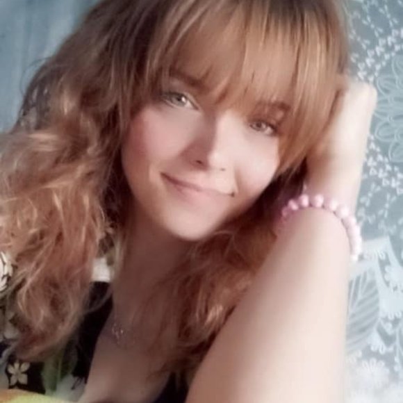 Meet your Posher, Alyssa - Picture 1 of 1